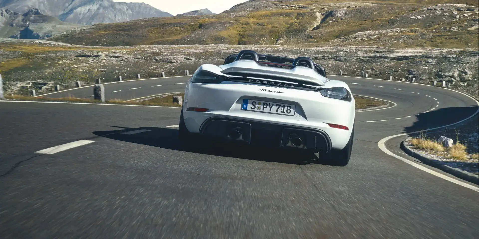 Porsche - Performans odaklı: arka spoyler ve difüzör. 